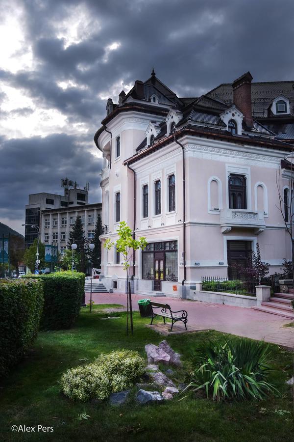 Km 0 Residence Piatra Neamţ エクステリア 写真